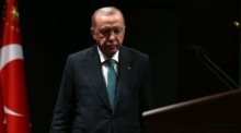 Recep Tayyip Erdoğan verlässt nach einer Kabinettssitzung eine Pressekonferenz in der türkischen Hauptstadt Ankara. Foto: epa/Necati Savas