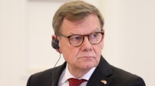 Deutschlands Außenminister Johann Wadephul spricht nach einem Treffen mit seinem griechischen Kollegen Giorgos Gerapetritis in Athen. Foto: George Vitsaras/epa/dpa