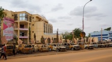 Die Führer der ECOWAS genehmigen eine Bereitschaftstruppe für eine Militärintervention in Niger. Foto: epa/Issifou Djibo