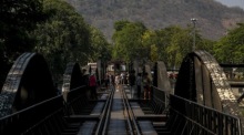 Die historische Todesbahn in Kanchanaburi könnte künftig als UNESCO-Welterbe vorgeschlagen werden. Foto: epa/Diego Azubel