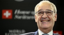 Guy Parmelin spricht am Rande des Weltwirtschaftsforums in Davos bei einer Pressekonferenz im House of Switzerland. Foto: epa/Laurent Gillieron