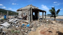 Ein zerstörtes Haus in der Provinz Gia Lai, wo Taifun Kalmaegi mit Sturm und Regen schwere Schäden verursachte. Foto: epa/Tien Dat