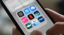 Streamingdienste wie Netflix und Amazon Prime sollen künftig stärker in europäische Filmproduktionen investieren. Foto: Marcus Brandt/dpa