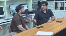 Auf der Polizeiwache schilderte Lakhsman Singh (r.), Präsident der Indian Association Pattaya, den Vorfall. Bild: TMN.TV