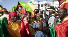 Malier protestieren während der Feierlichkeiten zum Unabhängigkeitstag in Bamako gegen die Vereinten Nationen und den ehemaligen Besatzer Frankreich und zur Unterstützung Russlands. Foto: epa/Hadama Diakite