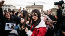 Kundgebung in Berlin nach dem Tod von Mahsa Amini. Foto: epa/Clemens Bilan