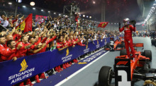 Sebastian Vettel aus Deutschland vom Team Scuderia Ferrari freut sich nach seinem ersten Saisonsieg. Foto: Lim Yong Teck/Ap/dpa
