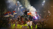 Die Bauern, die die Studentenproteste unterstützen, treffen vor dem Einmarsch der Universitätsstudenten in Belgrad ein. Foto: epa/Andrej Cukic