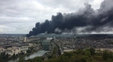 Brand in der nordfranzösischen Stadt Rouen. Foto: epa/Alexandre Bioret