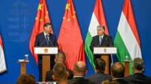 Chinesischer Präsident Xi Jinping besucht Ungarn. Foto: epa/Szilard Koszticsak Ungarn Aus