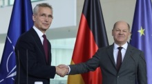 Nato-Generalsekretär Stoltenberg trifft Bundeskanzler Scholz in Berlin. Foto: epa/Clemens Bilan