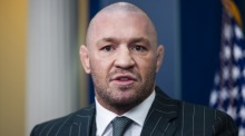 Conor McGregor spricht im Press Briefing Room des Weißen Hauses in Washington zu Medienvertretern. Foto: Jim Lo Scalzo/epa