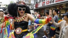 Eine aktuelle Umfrage zeigt eine hohe gesellschaftliche Akzeptanz von LGBTQ+-Menschen in Thailand und breite Unterstützung für weitere Maßnahmen zur Förderung von Gleichberechtigung und Inklusion. Foto: epa/Narong Sangnak