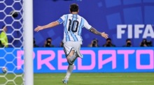 Lionel Messi jubelt über seinen Treffer zum 2:0 beim 3:0-Sieg Argentiniens gegen Algerien in der Gruppenphase der Fußball-Weltmeisterschaft 2026. Foto: Amy Kontras/epa/dpa.