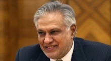 Pakistans Außenminister Ishaq Dar trifft in Moskau auf Russlands Chefdiplomaten Sergei Lavrov am Rande eines SCO-Treffens. Foto: Shamil Zhumatov/epa