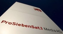Das Logo der ProSieben Sat1 Media AG am Hauptsitz des Unternehmens in München. Foto: EPA/Peter Kneffel