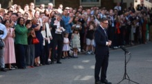 Der neue britische Premierminister Andy Burnham spricht nach seiner Audienz bei König Charles III. vor seinem Amtssitz in der Downing Street in London. Foto: EPA/Neil Hall