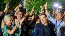 Juanma Moreno spricht in Sevilla auf einer Pressekonferenz nach der Regionalwahl in Andalusien über das Ergebnis der PP. Foto: epa/Raul Caro