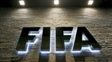 Das FIFA Logo am Hauptsitz der Organisation in Zürich. Foto: epa/Steffen Schmidt