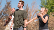 Dani und Christian erleben in dem Horrorfilm „Midsommar“ verstörende Ereignisse während eines traditionellen Mittsommerfestes in Schweden. Foto: Csaba Aknay/Zdf/dpa