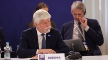 Petr Pavel nimmt an der Plenarsitzung des Gipfels der Bukarest-Neun und der nordischen Staaten in Bukarest teil. Foto: EPA/Robert Ghement
