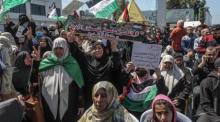 Anhänger der Hamas und des Islamischen Dschihad protestieren in Gaza. Foto: epa/Mohammed Saber