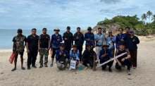 Mitarbeiter des Marine National Park Study and Research Center 5 sowie der Nationalparks Than Sadet–Ko Pha-ngan und Mu Ko Ang Thong vor Beginn der gemeinsamen Forschungsexpedition. Bild Department of National Parks, Wildlife and Plant Conservation (DNP)