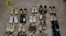 Polizei entdeckte bei Durchsuchung im Bezirk Baden 170 Paar Damenschuhe, vor Wohnungstüren gestohlen worden sein sollen Foto: Unbekannt/Lpd NÖ/apa/dpa