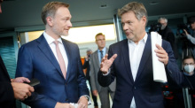 Christian Lindner (FDP, r), Bundesminister der Finanzen, und Robert Habeck (Bündnis 90/Die Grünen). Foto: Kay Nietfeld/dpa