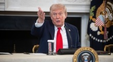 Der republikanische Präsident Donald J. Trump spricht während seines Commit in Las Vegas. Foto: EPA-EFE/Allison Dinner