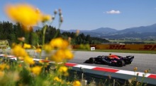 Max Verstappen fährt im ersten freien Training zum Großen Preis von Österreich auf dem Red Bull Ring in Spielberg. Foto: EPA/Anna Szilagyi