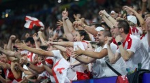 Fans von Georgien feiern den Sieg im Fußballspiel der Gruppe F der UEFA EURO 2024 zwischen Georgien und Portugal in Gelsenkirchen. Foto: epa-efe/Miguel A. Lopes