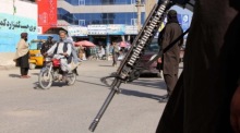 Sicherheitskräfte der Taliban patrouillieren in Kandahar, nachdem Pakistan Luftangriffe auf Ziele in Afghanistan gemeldet hat. Foto: Qudratullah Razwan/epa/dpa