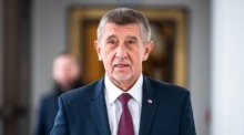 Tschechiens Premier Andrej Babis trifft im Parlament in Prag zur Sitzung über das Vertrauensvotum für die neue Koalitionsregierung ein. Foto: epa/Stringer