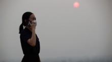 Dichter Smog belastet die Luftqualität in Chiang Mai erheblich und zwingt Behörden zum Handeln. Foto: epa/Rungroj Yongrit