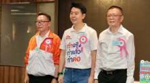 Die drei Bürgermeisterkandidaten Ittiwat Watanasatathorn, Poramet Ngampichet und Sakchai Taengho (v. l. n. r.). Bild: PR Pattaya
