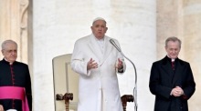Papst Franziskus leitet seine Generalaudienz auf dem Petersplatz. Foto: epa/Alessandro Di Meo