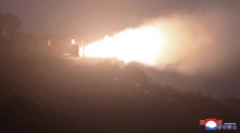 Nordkorea testet einen Hochleistungs-Feststoffraketenmotor aus Carbonfaser-Verbundmaterial. Foto: epa/Kcna