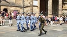 Militärkontrolle in der Prager Burg. Foto: Rüegsegger