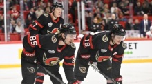 ( L-R) Jake Sanderson, Brady Tkachuk und Tim Stutzle von den Ottawa Senators während der NHL Global Series Schweden Eishockey. Foto: epa/Henrik Montgomery Schweden Out Schweden
