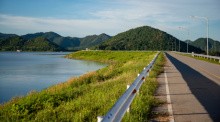 Der Pranburi-Damm ist eine der Hauptwasserquellen für Hua Hin. Er ist derzeit nur noch zu 26,51 Prozent gefüllt. Foto: flu4022/Adobe Stock