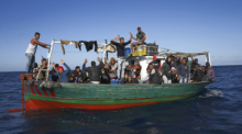 Ein Boot, das Migranten nach Europa bringt. Foto: epa/Jose Sena Goulao