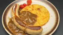 OLMA-Bratwurst mit Zwiebelsauce und Rösti zählt zu den neuen Spezialitäten im Outback. Bild: Outback Sports Bar & Restaurant. Fotos: Outback Sports Bar & Restaurant