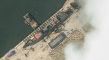 Neue nordkoreanische Fregatte vor dem Stapellauf in Chongjin. Foto: epa/Satellitenbild ©2025 Maxar Technologies Handout