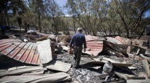 Vom Buschfeuer zerstörte Häuser in den Hügeln von Perth. Foto: epa/Tony Mcdonough
