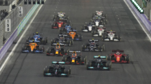 Motorsport, Formel-1-Weltmeisterschaft, Grand Prix von Saudi-Arabien auf dem Jeddah Corniche Circuit. Das Fahrerfeld beim Start. Foto: Hassan Ammar