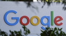 Das Google-Logo am Unternehmenssitz in Mountain View in Kalifornien nach einer EU-Kartellstrafe wegen Verstößen gegen den Digital Markets Act. Foto: EPA/Godofredo A. Vasquez