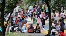 Die Menschen versammeln sich im Tebet Eco Park in Jakarta. Archivfoto: epa/Bagus Indahono