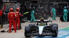 Der britische Mercedes-Fahrer Lewis Hamilton in der Boxengasse während des Formel-1-Grand-Prix von China in Shanghai. Foto: epa/Andres Martinez Casares