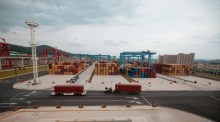 ahrerlose Lastwagen transportieren Container im internationalen Hub-Port von Yiwu in der chinesischen Provinz Zhejiang. Foto: epa/Alex Plavevski